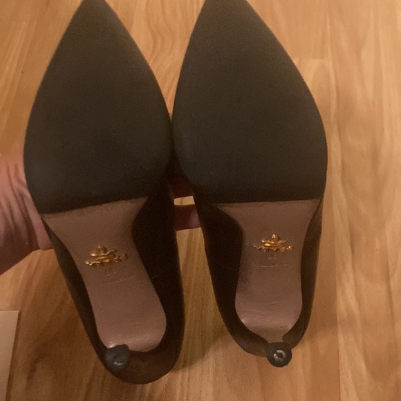 Prada Capretto Basic Cipria in black with dust bag, box, and spare heel lifts - Picture 3 of 12